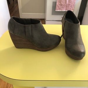 Dr. Scholl’s wedge booties